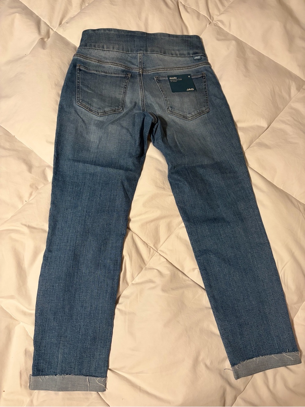 Jag Jeans Amelia Mid Rise Slim Ankle in Light Blue Denim size 6. 27” inseam